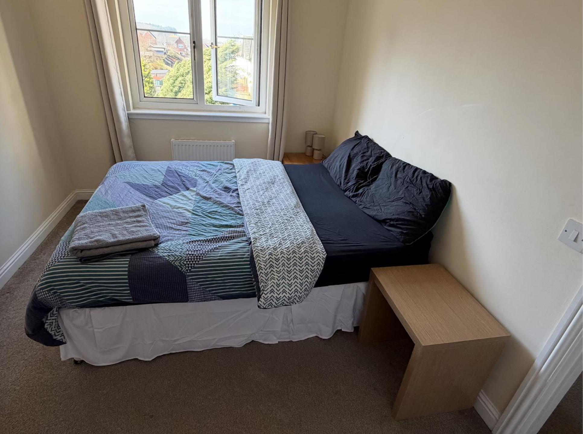 Glasgow Central - Entire House - Free Parking , Free Super Fast Wifi , Private Garden & Parking Security, Glasgow